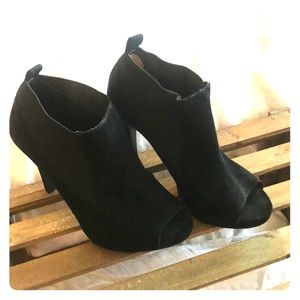 Simply Vera Black Heels